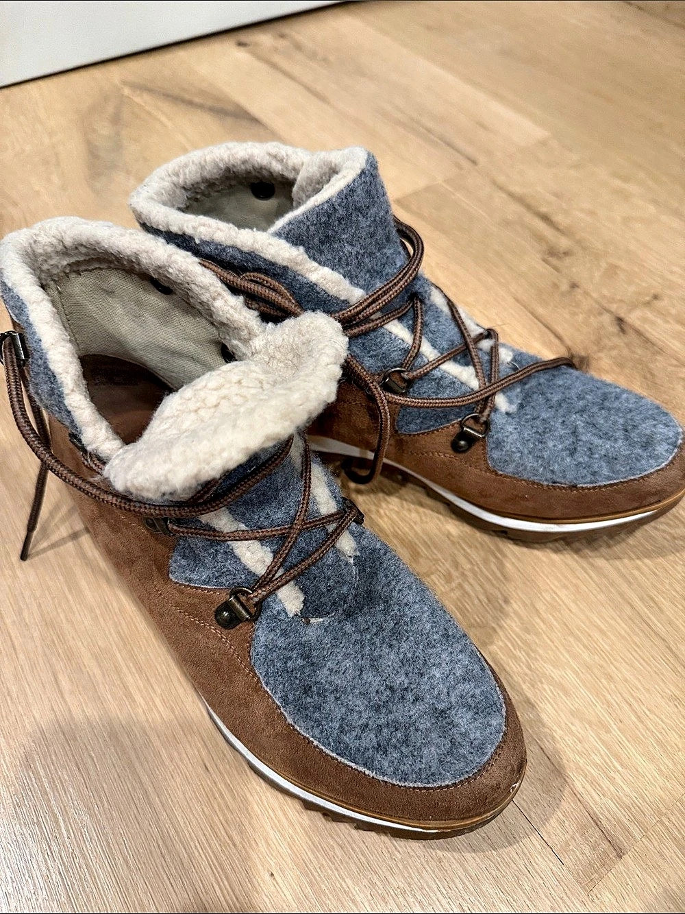 SONOMA goods for life Faux Fur Lined Winter Boots in Brown & Blue Like New